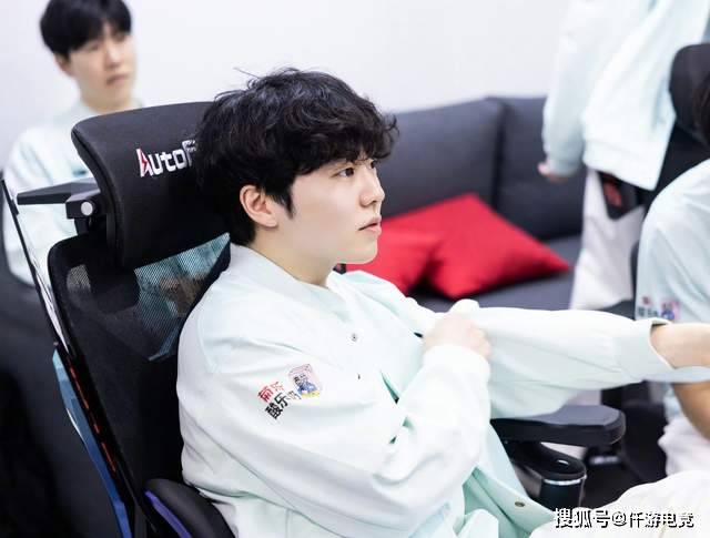 LOL:TheShy透露退(tuì)役时间,想跟Rookie打到退(tuì)役