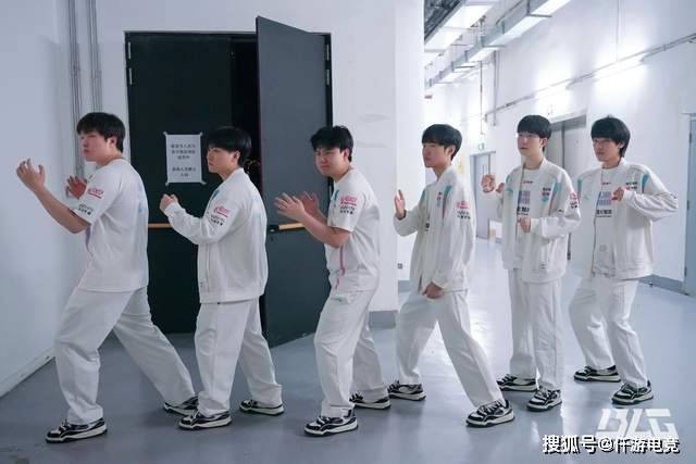 LOL:BLG被曝不是全華(huá)班,只因打野Shadow护照是意大利(lì)!