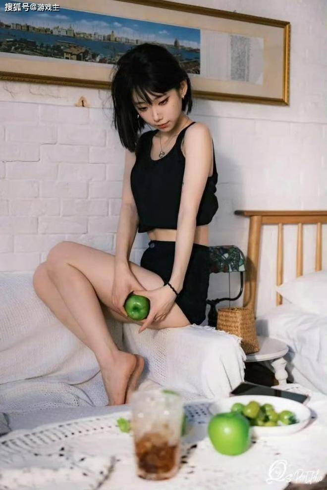 LPL新晋顶级美女主(zhǔ)持火了(le),神似戚薇,解说Rita花瓶地位不保