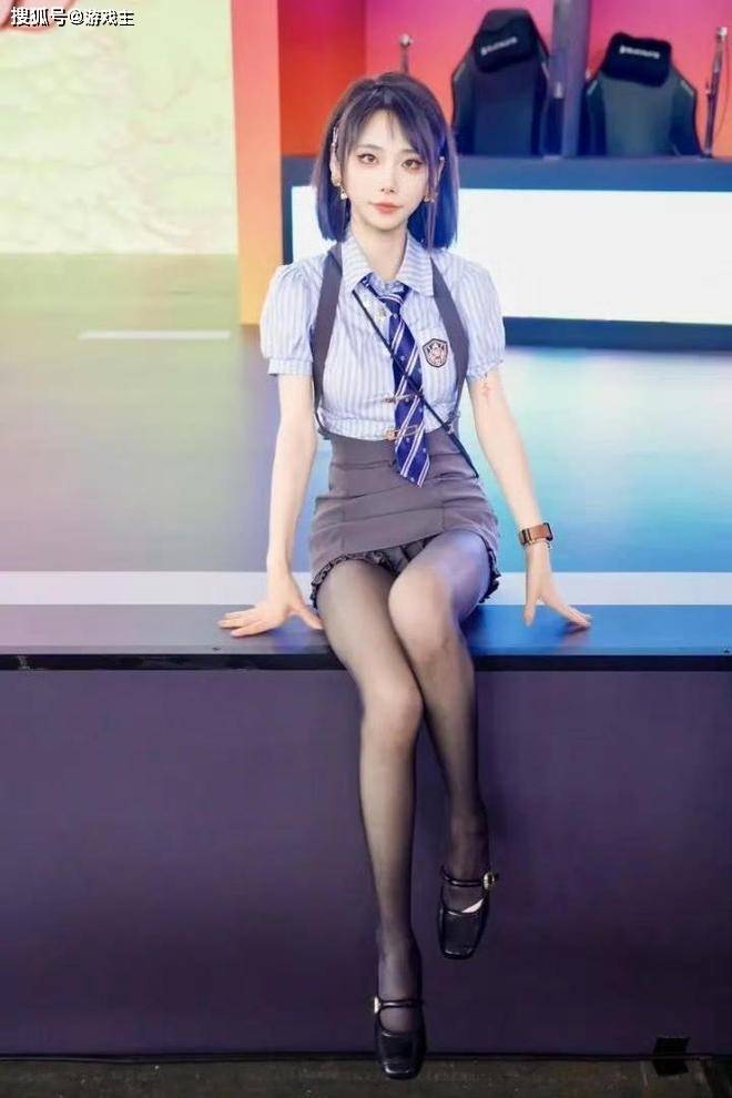 LPL新晋顶级美女主(zhǔ)持火了(le),神似戚薇,解说Rita花瓶地位不保