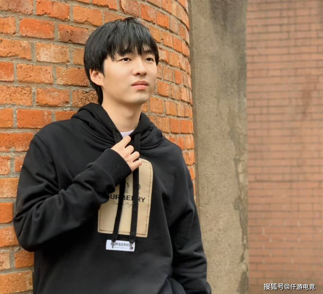 LOL:前LPL解說(shuō)質(zhì)疑UZI入选名人堂内幕!Cryin談(tán)BLG世界赛夺冠